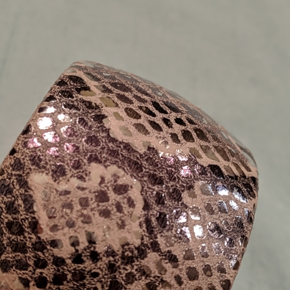 Gray/silvery snakeskin wide cuff - Picture 3 of 6